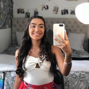 Meet your Posher, Daniela